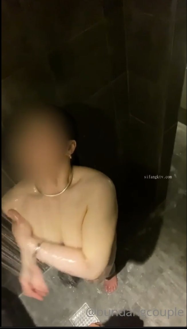 国产AV 皇家华人 RAS0160 逃课欲到色大叔 成人游戏指导Play 玖玖